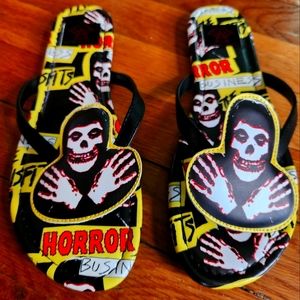 Size 8 Strangecvlt misfits sandals